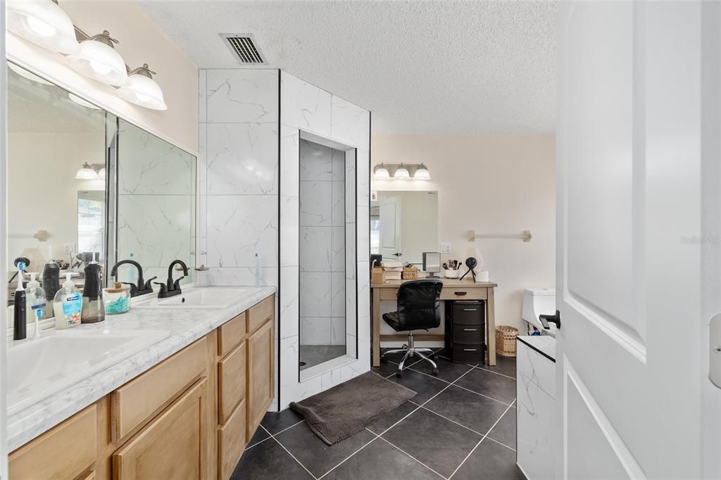 For Sale: $320,000 (3 beds, 2 baths, 1919 Square Feet)