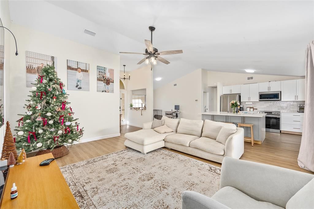 For Sale: $320,000 (3 beds, 2 baths, 1919 Square Feet)