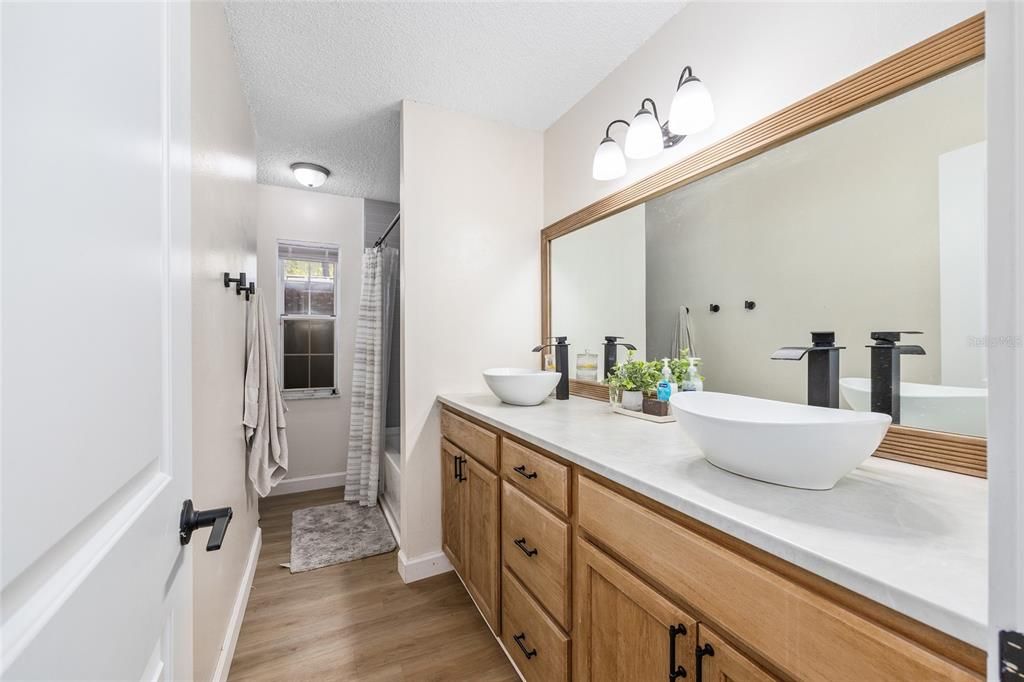 For Sale: $320,000 (3 beds, 2 baths, 1919 Square Feet)