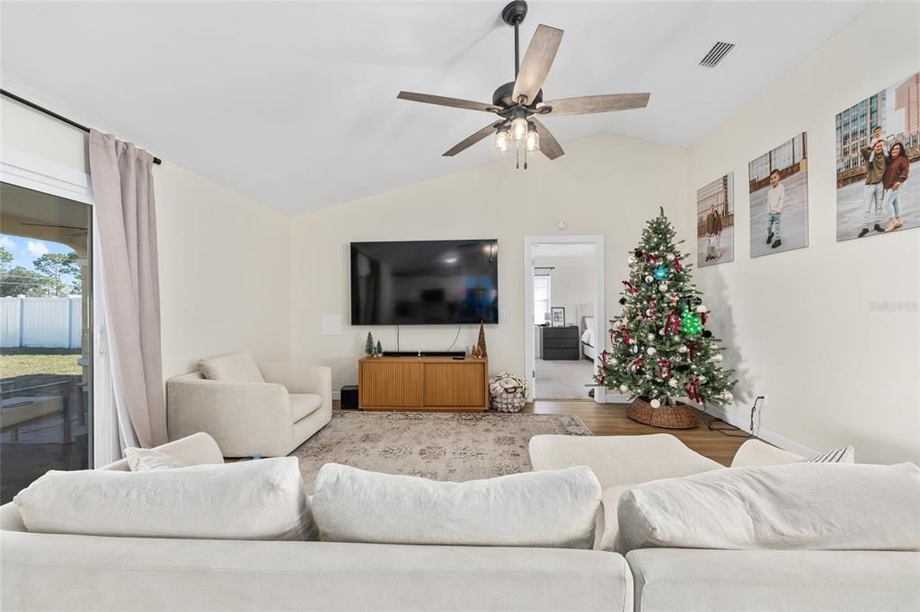 For Sale: $320,000 (3 beds, 2 baths, 1919 Square Feet)