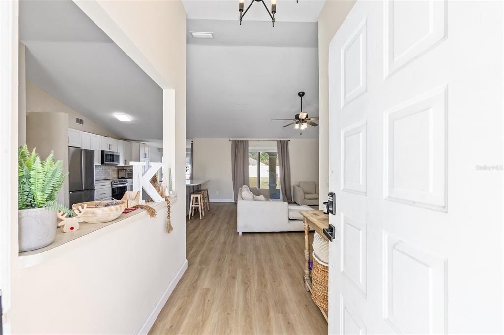 For Sale: $320,000 (3 beds, 2 baths, 1919 Square Feet)