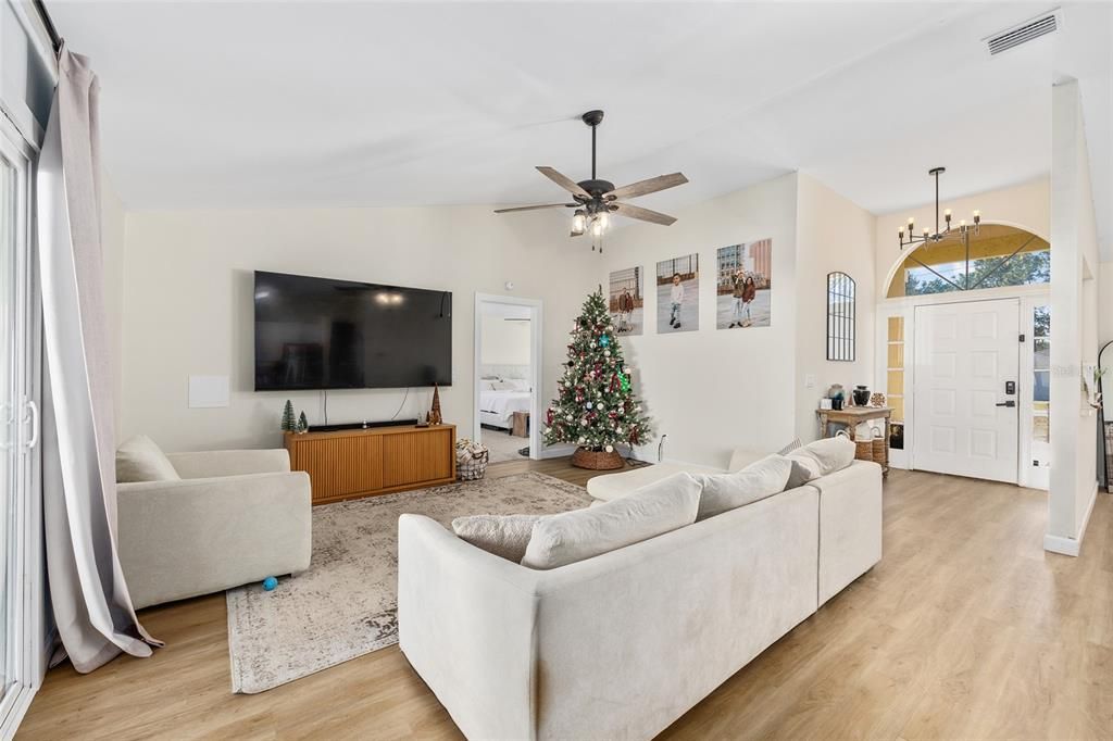 For Sale: $320,000 (3 beds, 2 baths, 1919 Square Feet)