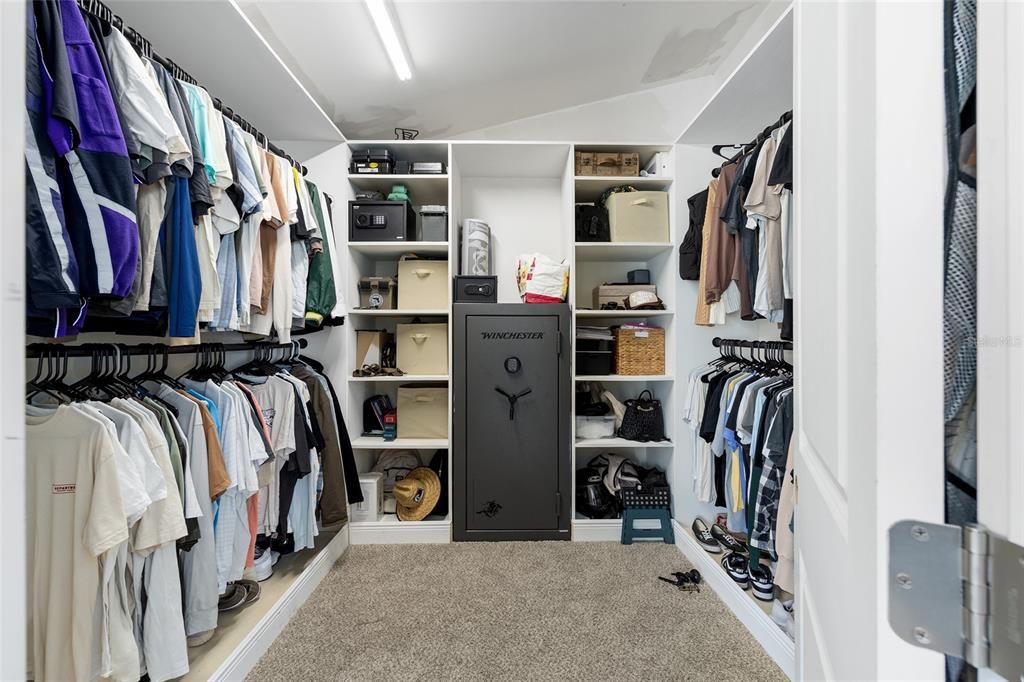 For Sale: $320,000 (3 beds, 2 baths, 1919 Square Feet)