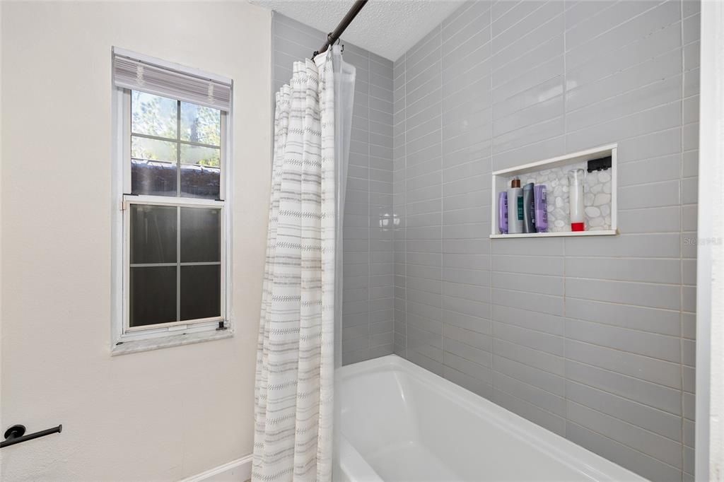 For Sale: $320,000 (3 beds, 2 baths, 1919 Square Feet)