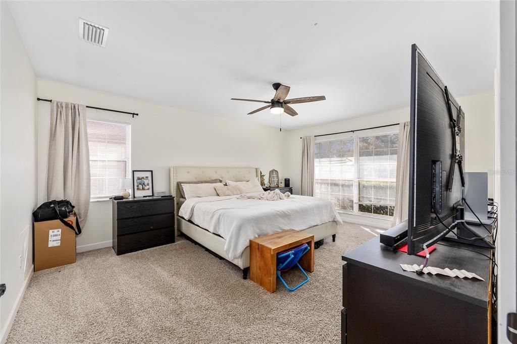 For Sale: $320,000 (3 beds, 2 baths, 1919 Square Feet)