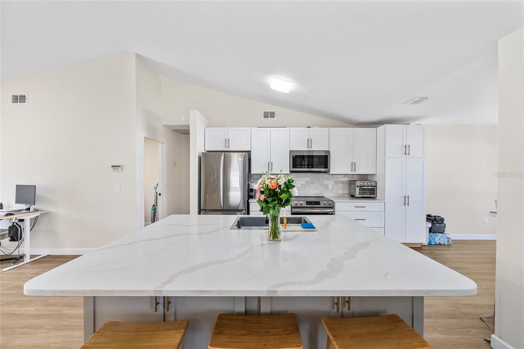 For Sale: $320,000 (3 beds, 2 baths, 1919 Square Feet)