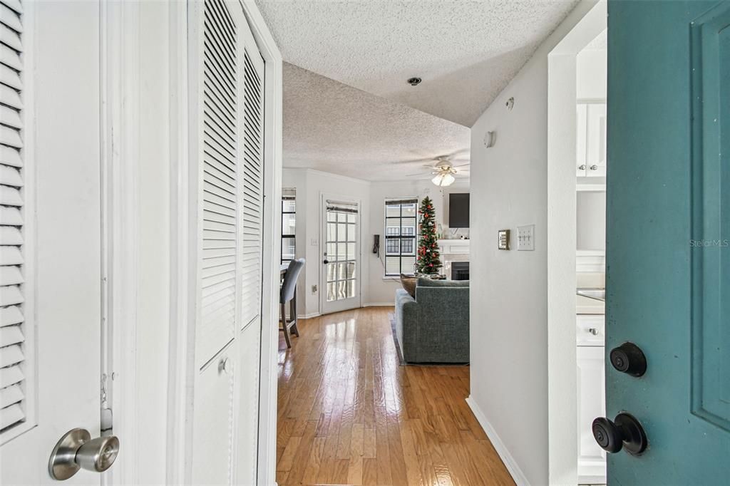 На продажу: $169,000 (1 спален, 1 ванн, 631 Квадратных фут)