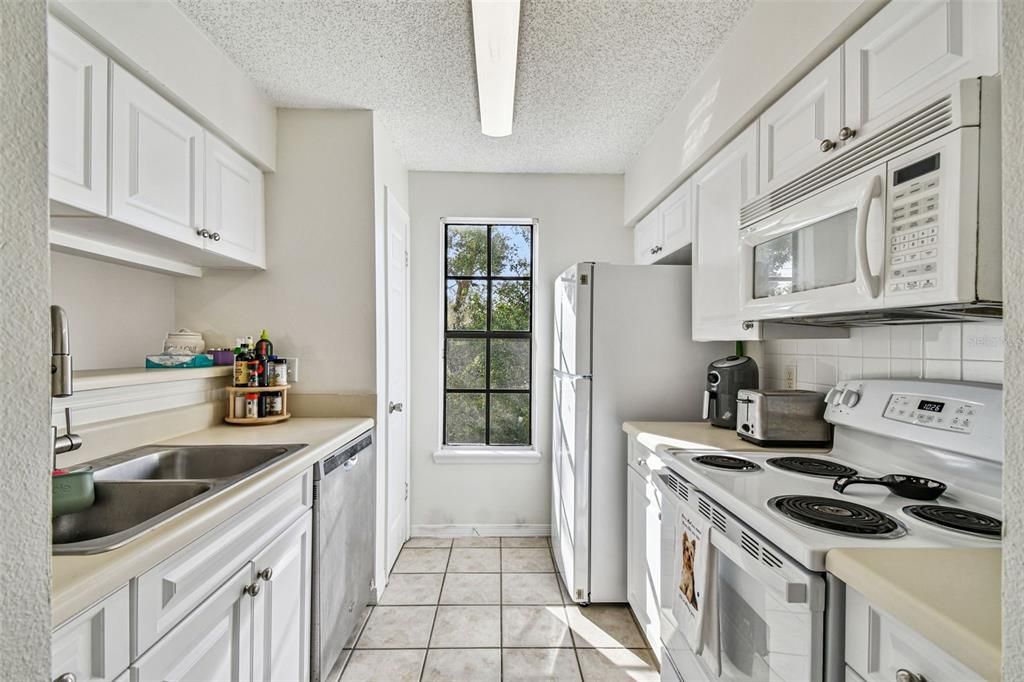 На продажу: $169,000 (1 спален, 1 ванн, 631 Квадратных фут)