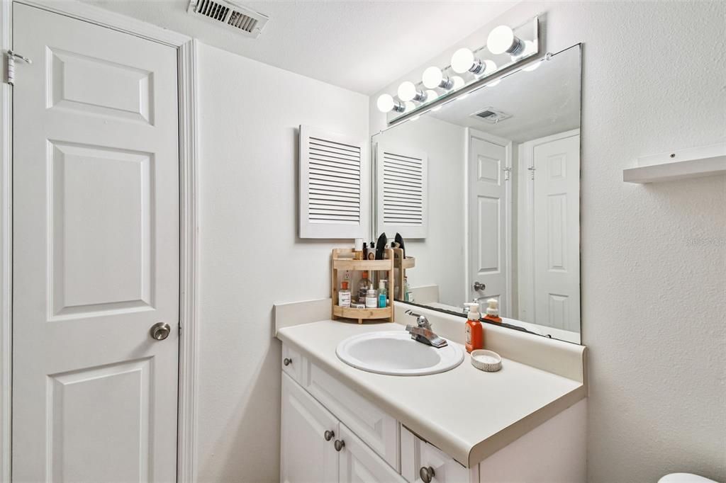 На продажу: $169,000 (1 спален, 1 ванн, 631 Квадратных фут)