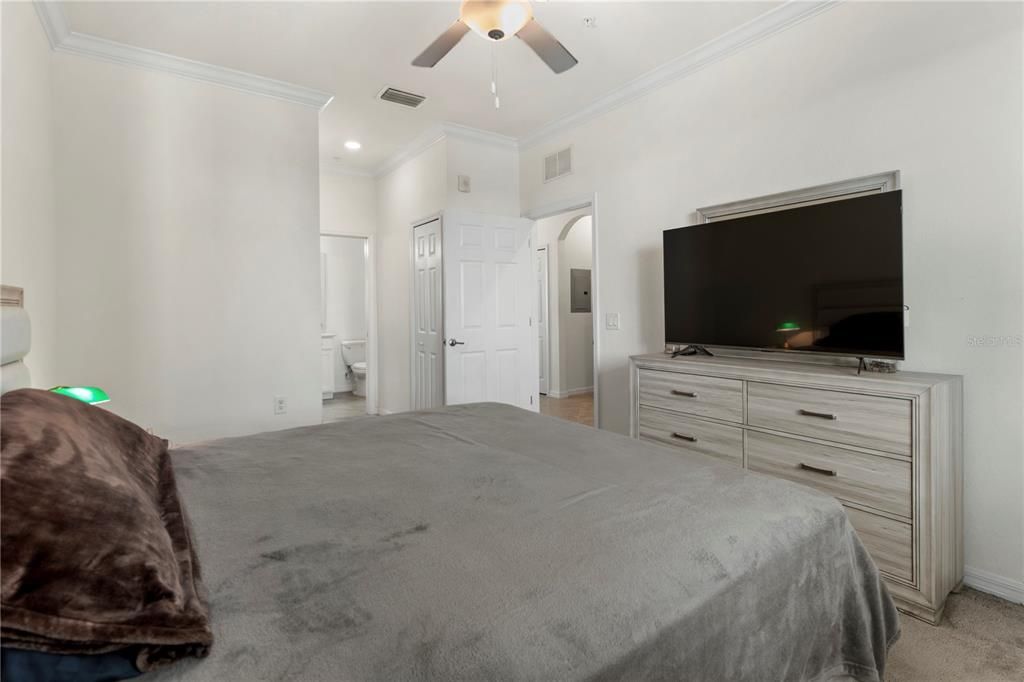 For Sale: $374,900 (2 beds, 2 baths, 1151 Square Feet)