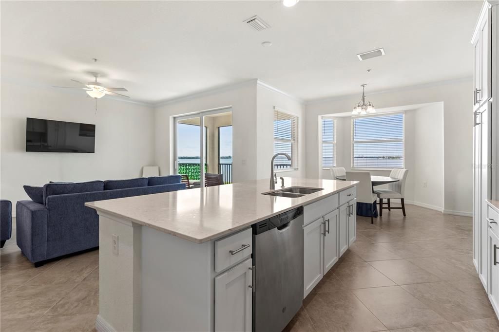 For Sale: $374,900 (2 beds, 2 baths, 1151 Square Feet)