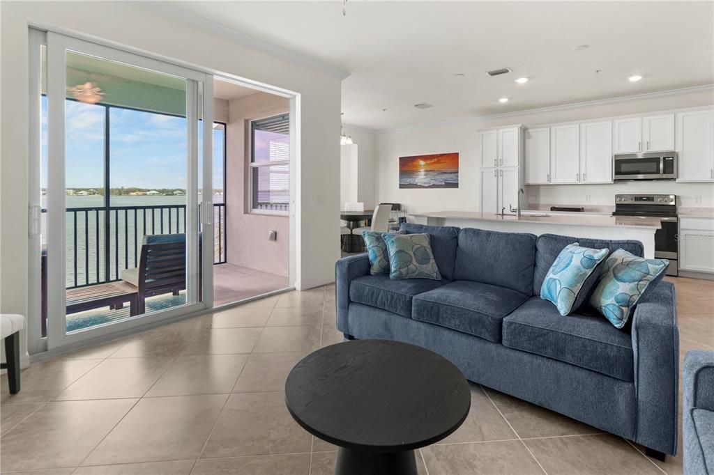 For Sale: $374,900 (2 beds, 2 baths, 1151 Square Feet)