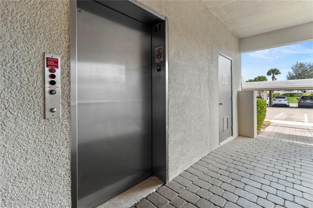 For Sale: $374,900 (2 beds, 2 baths, 1151 Square Feet)