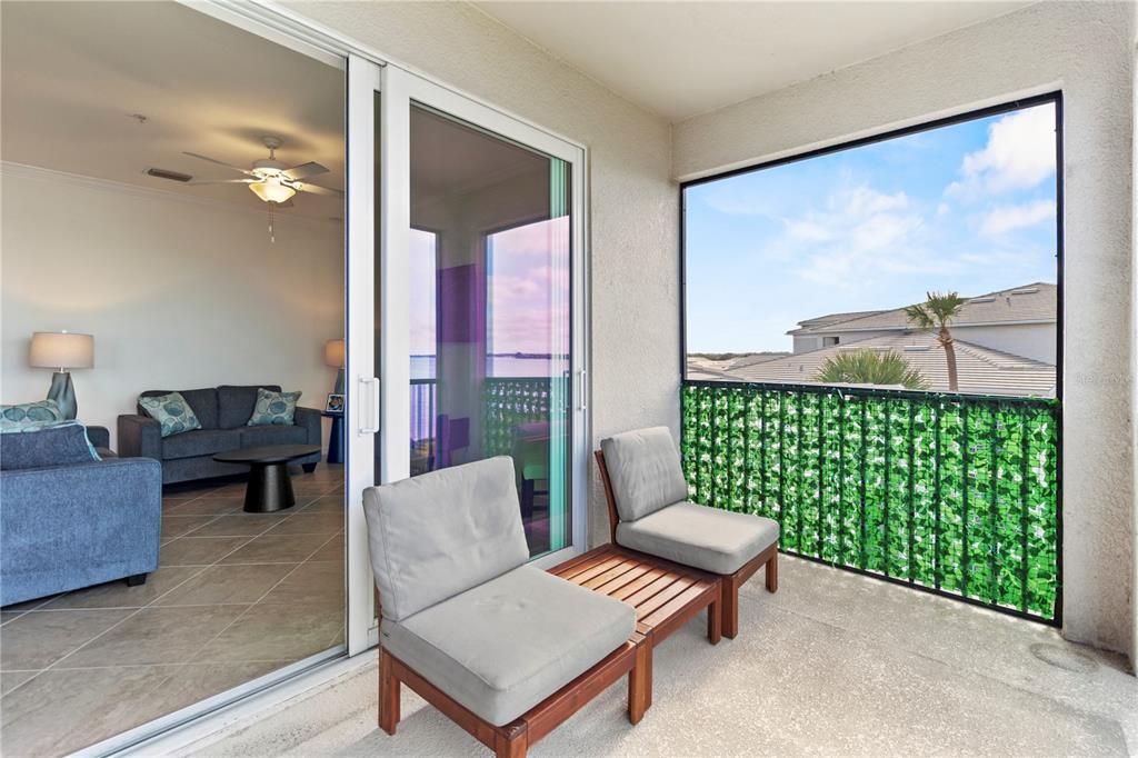 For Sale: $374,900 (2 beds, 2 baths, 1151 Square Feet)