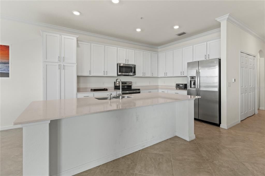 For Sale: $374,900 (2 beds, 2 baths, 1151 Square Feet)