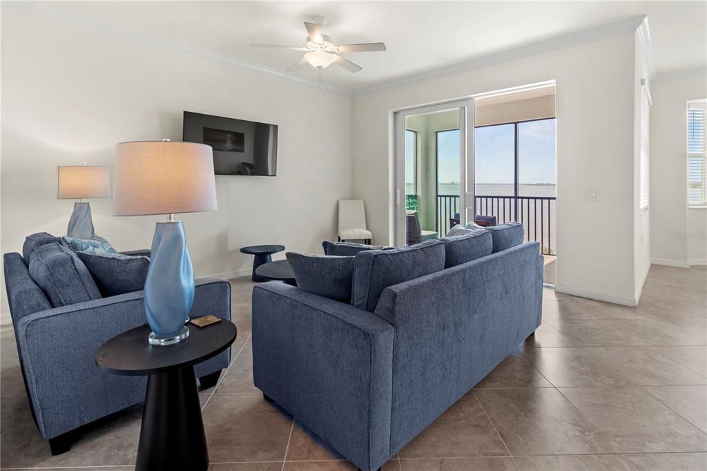 For Sale: $374,900 (2 beds, 2 baths, 1151 Square Feet)