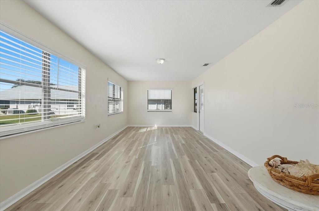 For Sale: $279,999 (3 beds, 2 baths, 1456 Square Feet)