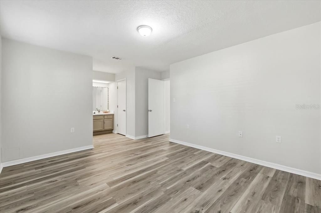 For Sale: $279,999 (3 beds, 2 baths, 1456 Square Feet)