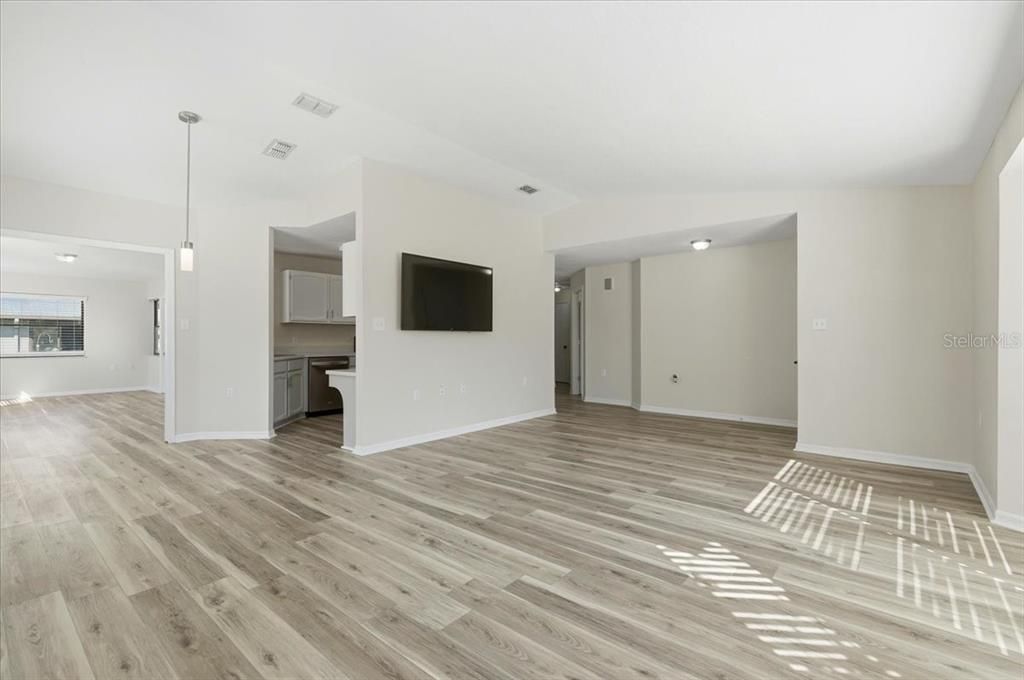 For Sale: $279,999 (3 beds, 2 baths, 1456 Square Feet)