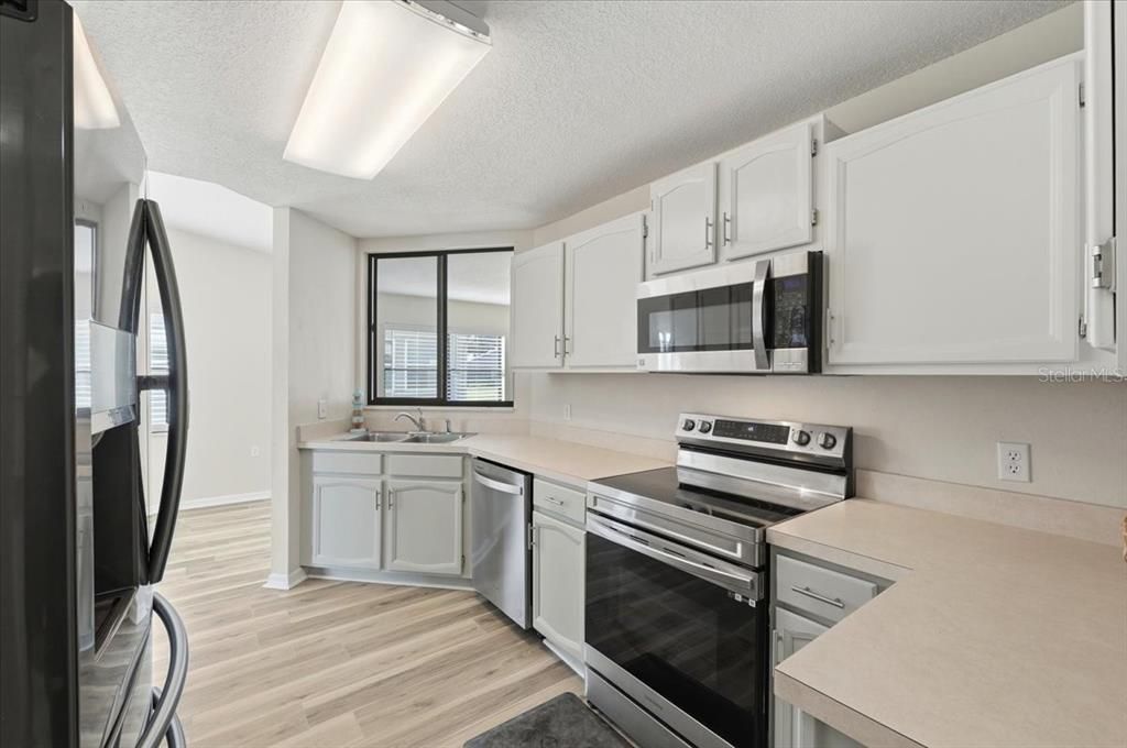 For Sale: $279,999 (3 beds, 2 baths, 1456 Square Feet)