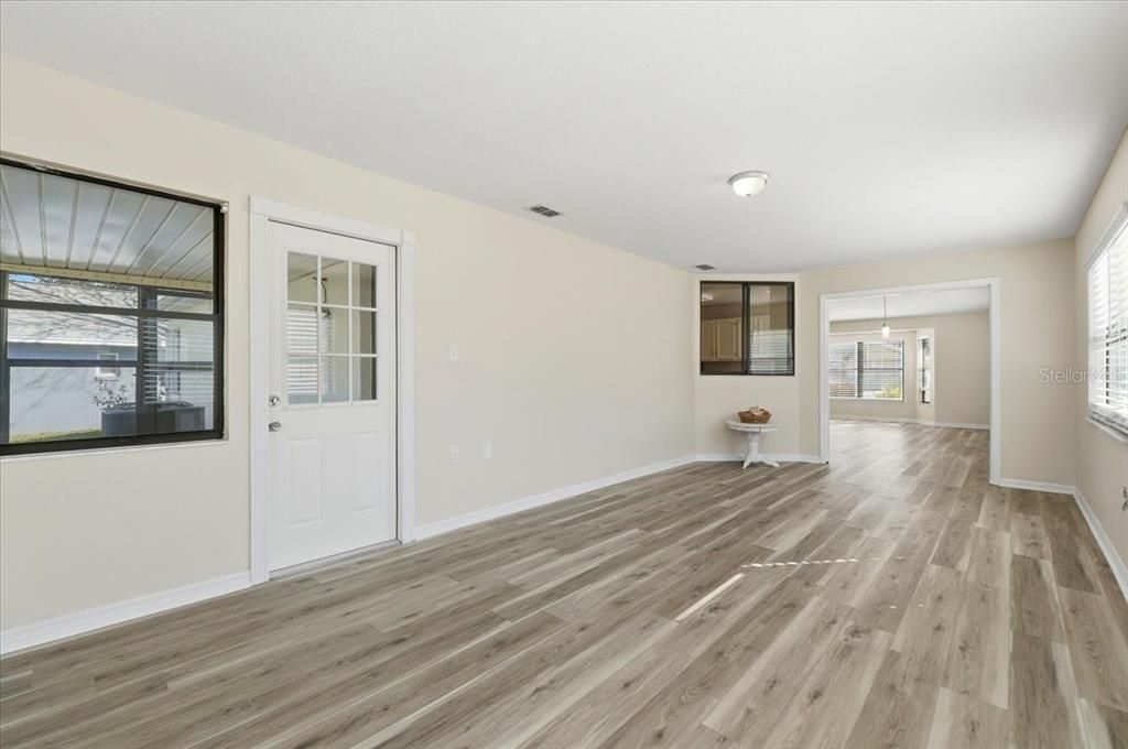 For Sale: $279,999 (3 beds, 2 baths, 1456 Square Feet)