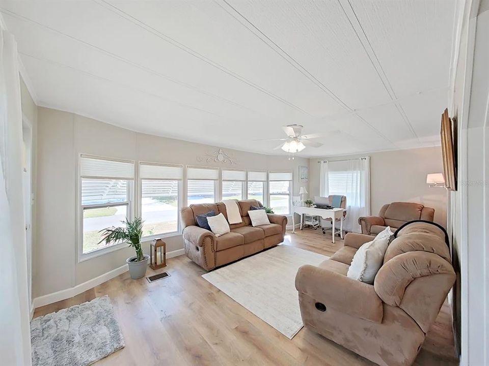 For Sale: $159,777 (2 beds, 2 baths, 1200 Square Feet)