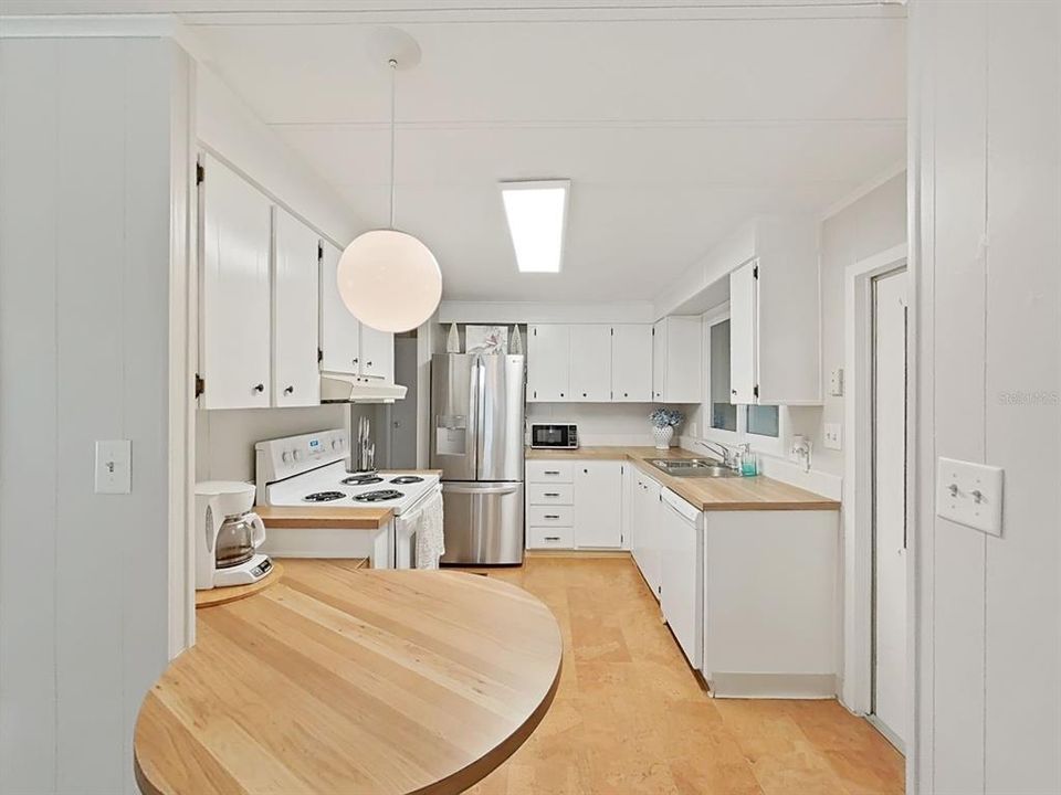 For Sale: $159,777 (2 beds, 2 baths, 1200 Square Feet)