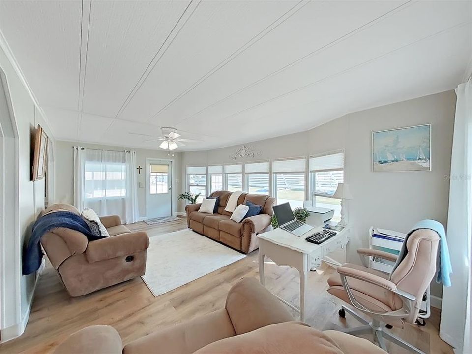 For Sale: $159,777 (2 beds, 2 baths, 1200 Square Feet)