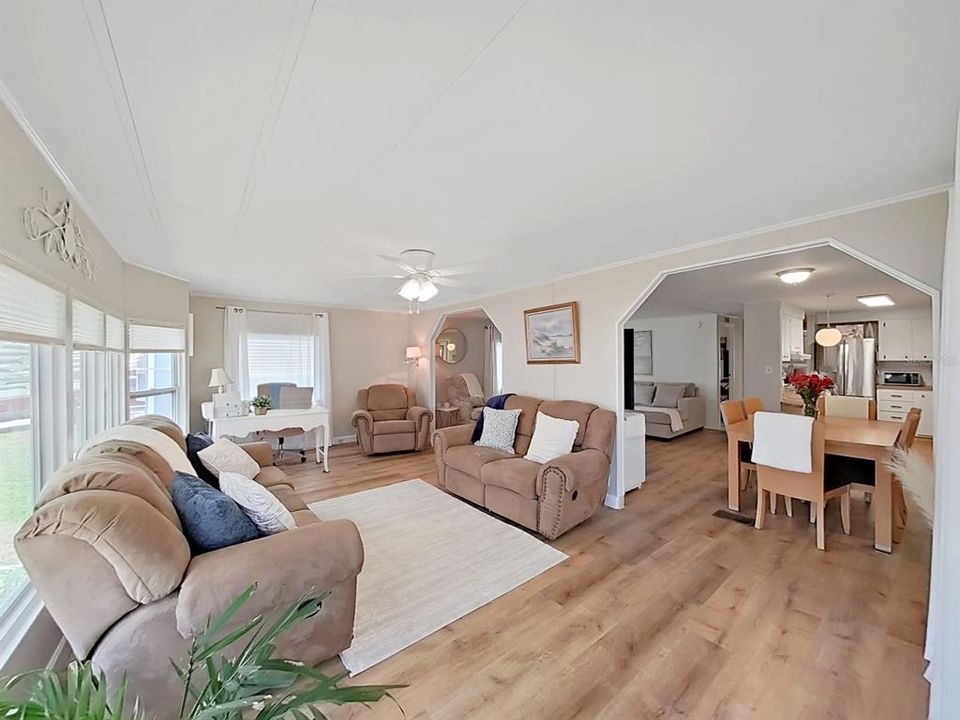 For Sale: $159,777 (2 beds, 2 baths, 1200 Square Feet)