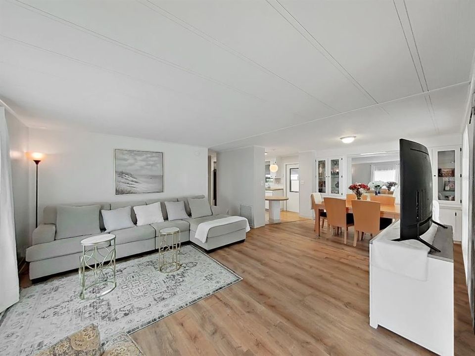 For Sale: $159,777 (2 beds, 2 baths, 1200 Square Feet)