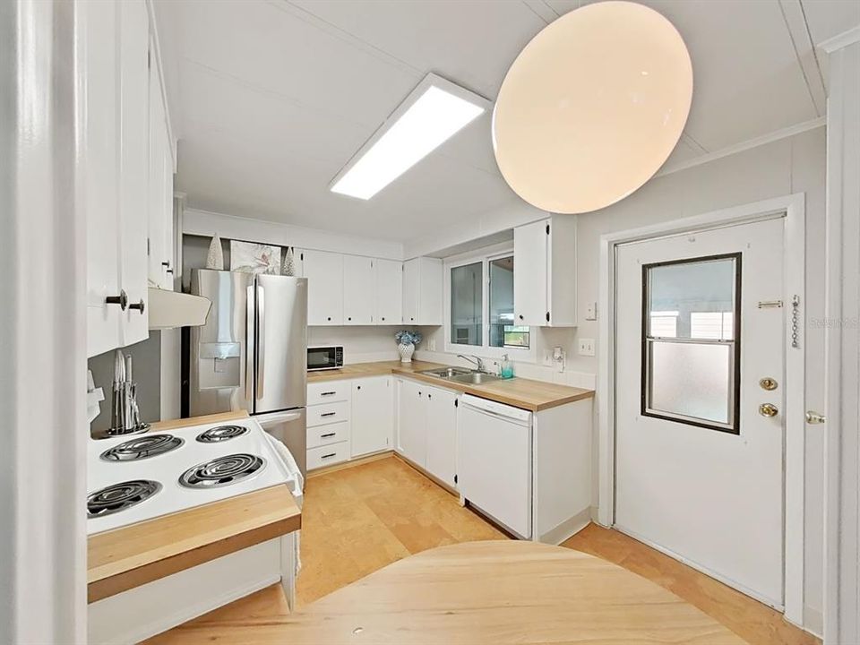 For Sale: $159,777 (2 beds, 2 baths, 1200 Square Feet)