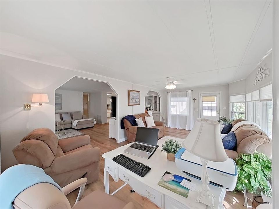 For Sale: $159,777 (2 beds, 2 baths, 1200 Square Feet)