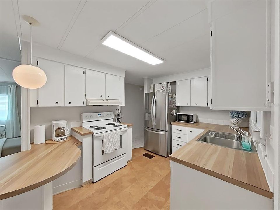 For Sale: $159,777 (2 beds, 2 baths, 1200 Square Feet)