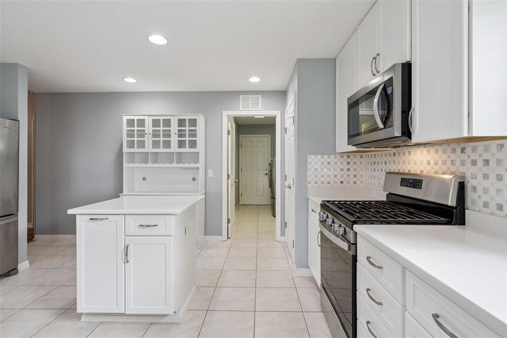 For Sale: $410,000 (2 beds, 2 baths, 2282 Square Feet)