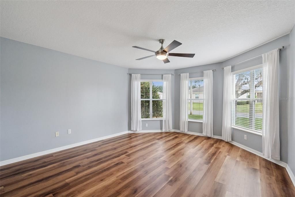 For Sale: $410,000 (2 beds, 2 baths, 2282 Square Feet)