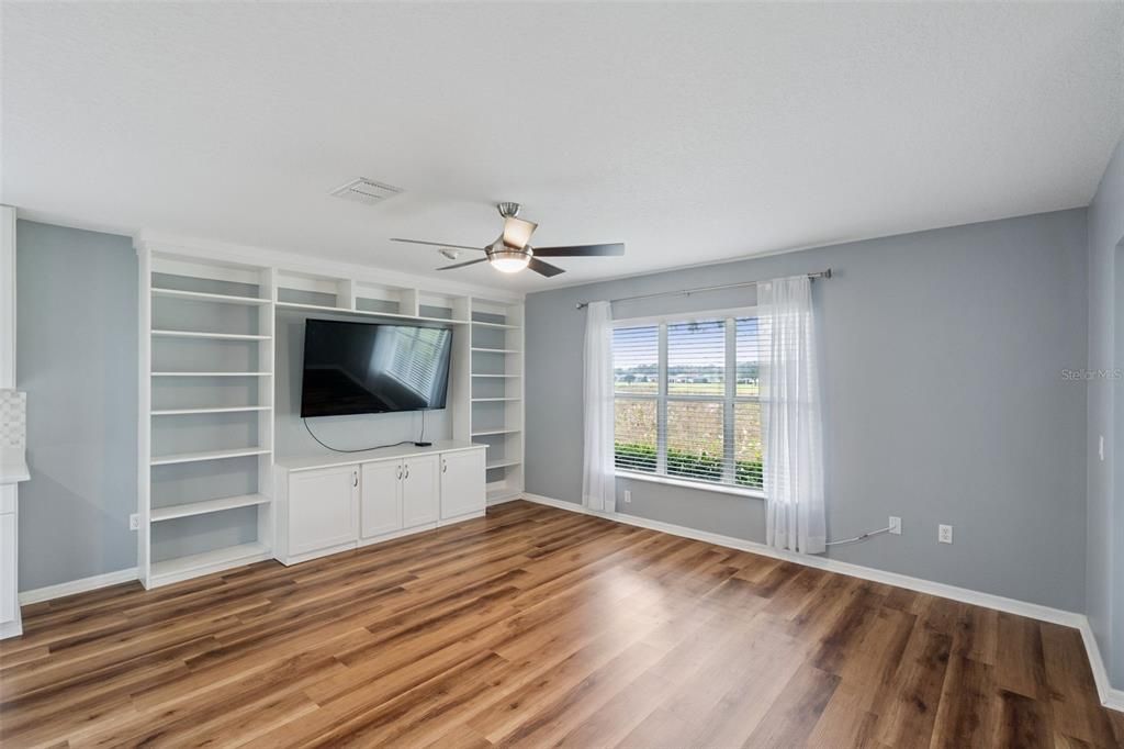 For Sale: $410,000 (2 beds, 2 baths, 2282 Square Feet)