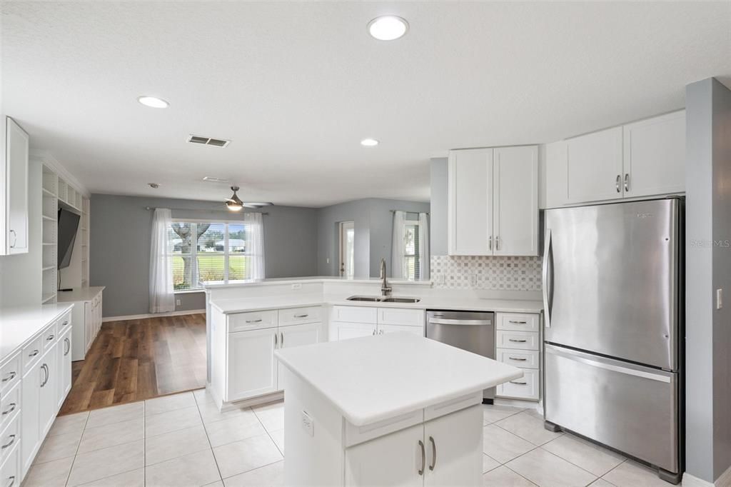 For Sale: $410,000 (2 beds, 2 baths, 2282 Square Feet)