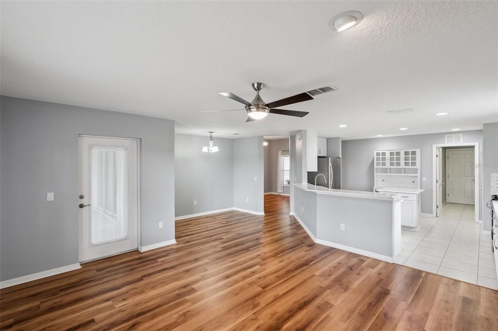 For Sale: $410,000 (2 beds, 2 baths, 2282 Square Feet)