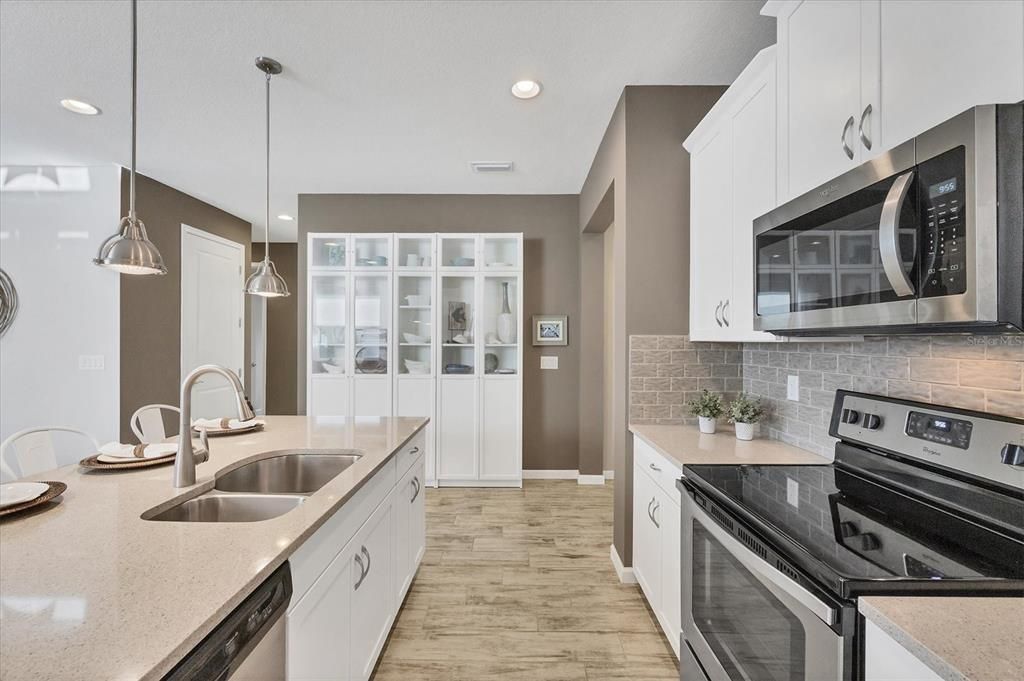 For Sale: $575,000 (3 beds, 2 baths, 1936 Square Feet)