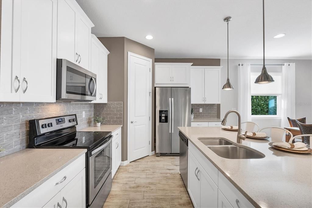 For Sale: $575,000 (3 beds, 2 baths, 1936 Square Feet)