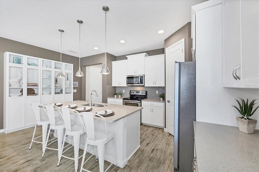 For Sale: $575,000 (3 beds, 2 baths, 1936 Square Feet)