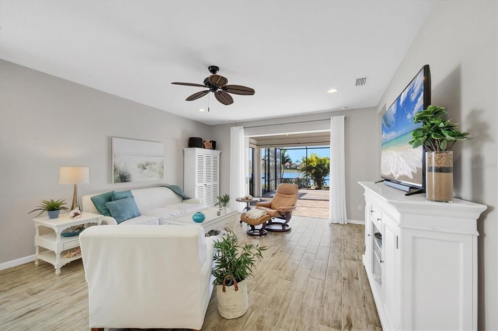 For Sale: $575,000 (3 beds, 2 baths, 1936 Square Feet)