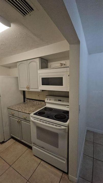 For Rent: $2,500 (3 beds, 1 baths, 2160 Square Feet)