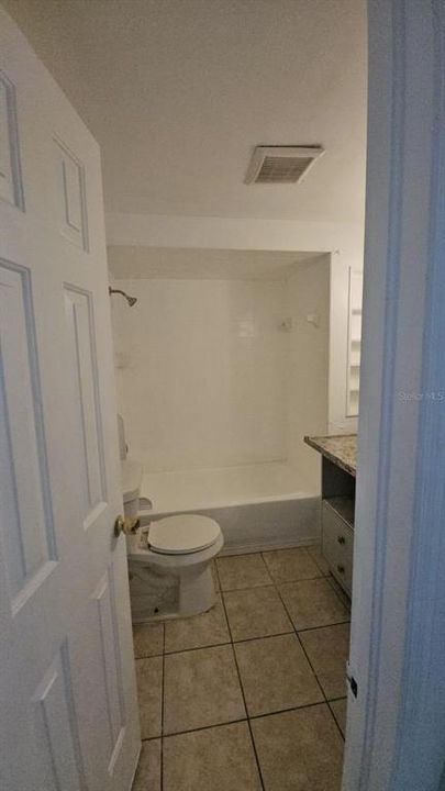 For Rent: $2,500 (3 beds, 1 baths, 2160 Square Feet)