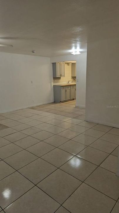 For Rent: $2,500 (3 beds, 1 baths, 2160 Square Feet)