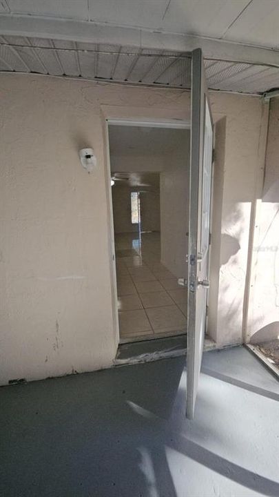 For Rent: $2,500 (3 beds, 1 baths, 2160 Square Feet)