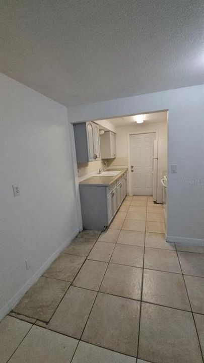 For Rent: $2,500 (3 beds, 1 baths, 2160 Square Feet)