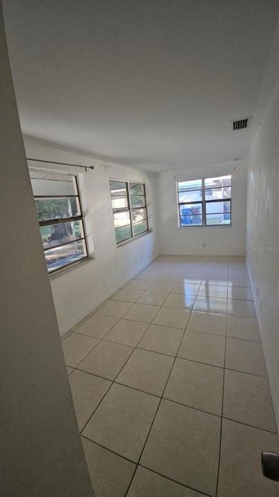 For Rent: $2,500 (3 beds, 1 baths, 2160 Square Feet)