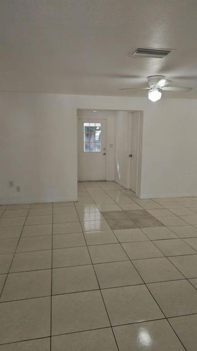 For Rent: $2,500 (3 beds, 1 baths, 2160 Square Feet)