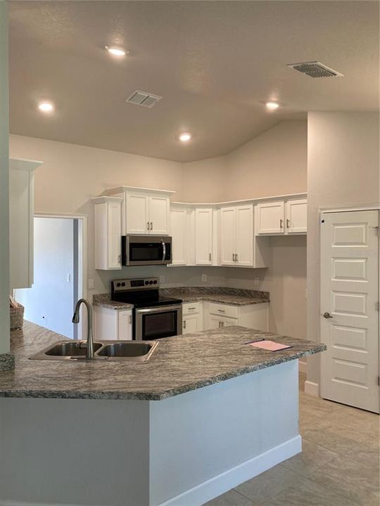 待售: $325,250 (3 贝兹, 2 浴室, 1860 平方英尺)